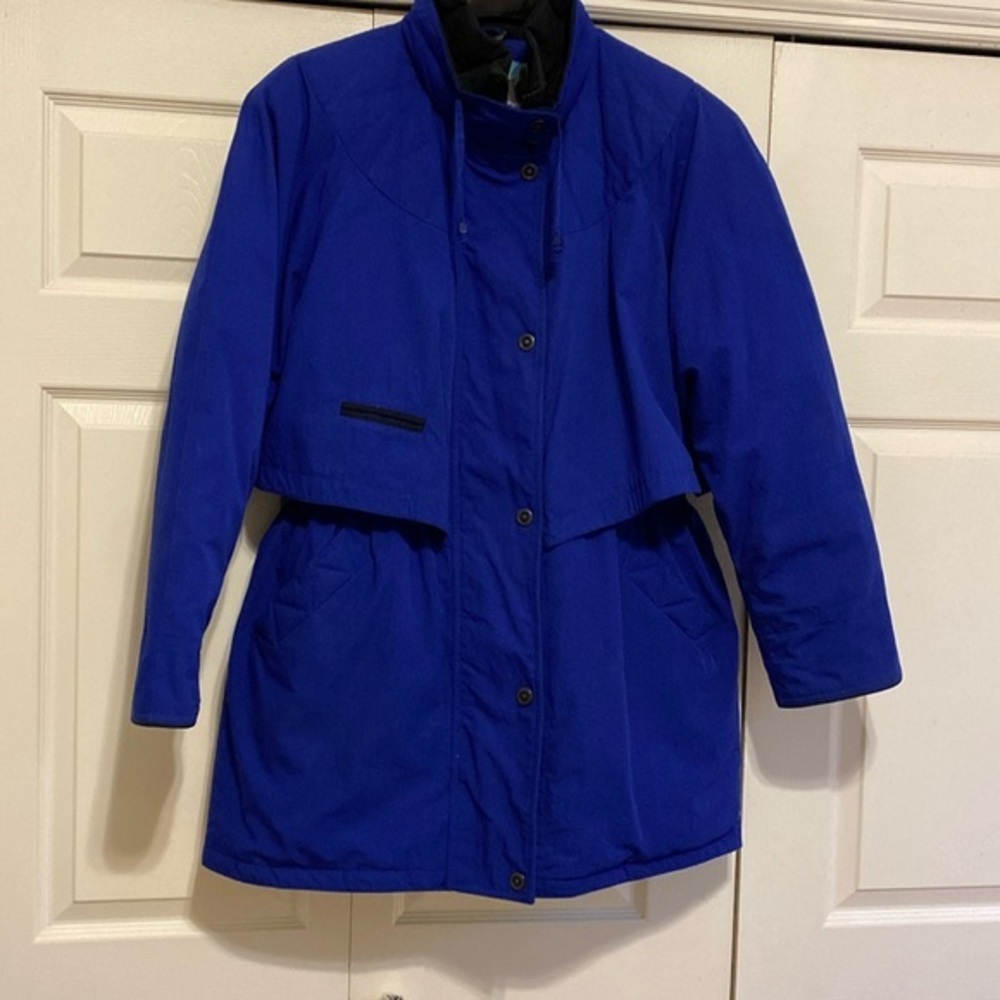 Fabulous Down Winter coat. Cyclone. Drawstring waist. Zip/snap closure. Sz L
